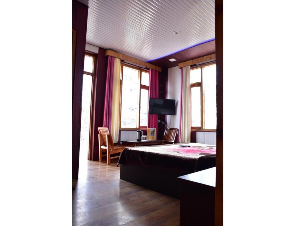 Hotel Peak View, Lahaul Sissu エクステリア 写真