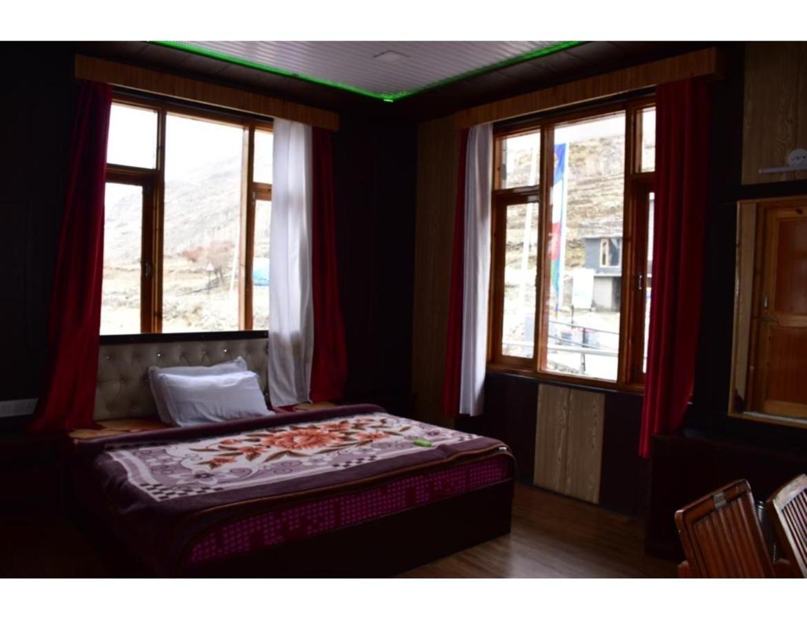 Hotel Peak View, Lahaul Sissu エクステリア 写真